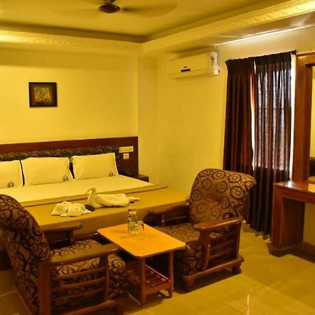 Hotel Palacial Pondi Пудучеррі Екстер'єр фото