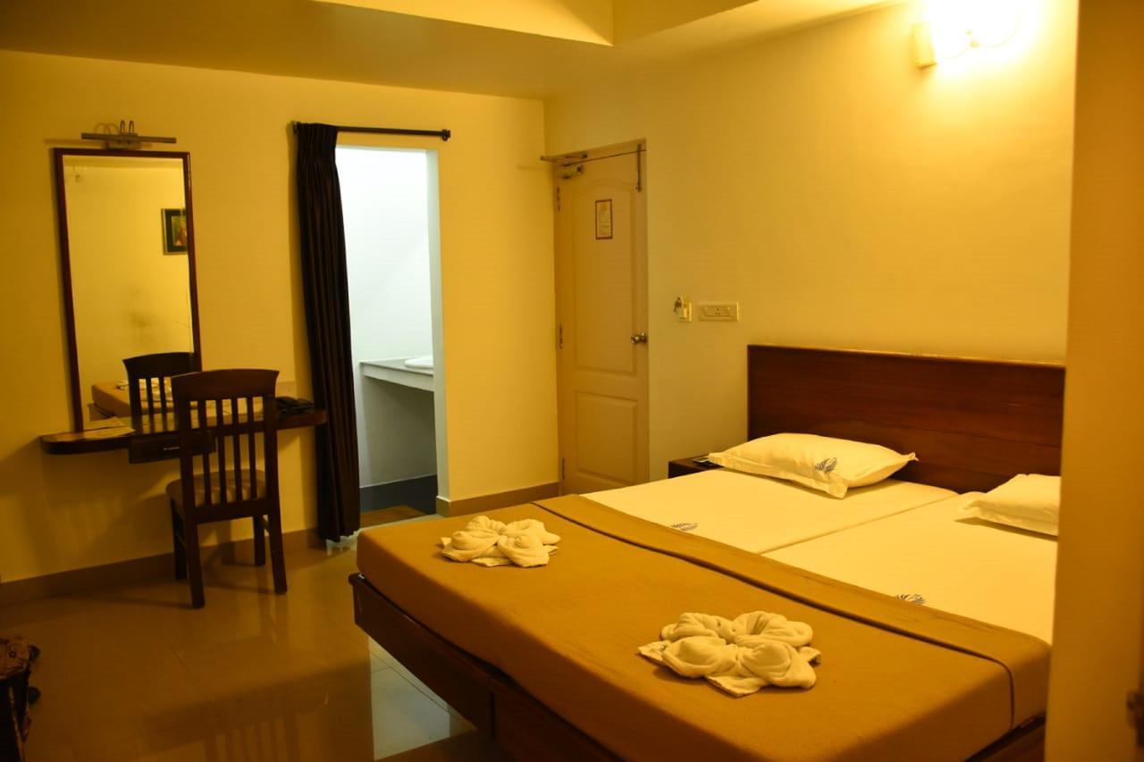 Hotel Palacial Pondi Пудучеррі Екстер'єр фото