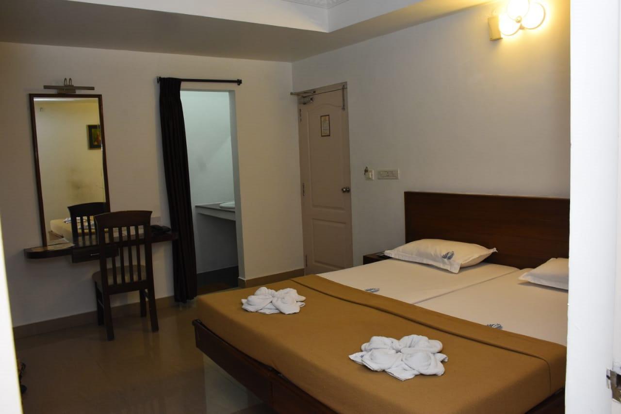 Hotel Palacial Pondi Пудучеррі Екстер'єр фото