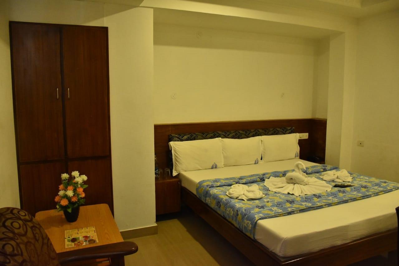 Hotel Palacial Pondi Пудучеррі Екстер'єр фото