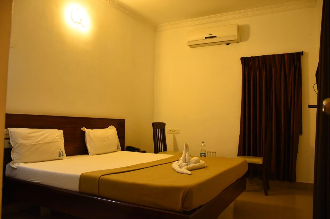 Hotel Palacial Pondi Пудучеррі Екстер'єр фото