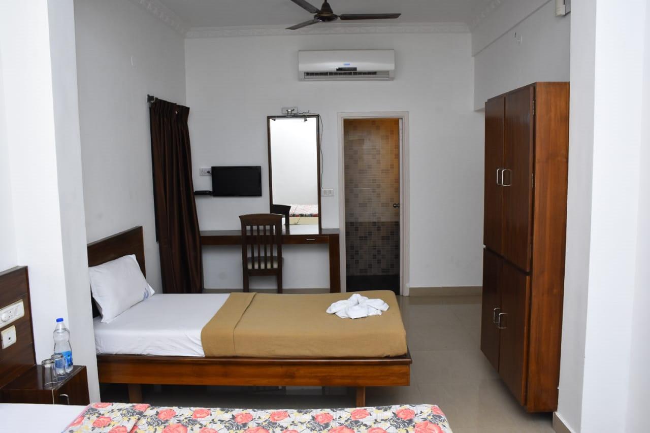 Hotel Palacial Pondi Пудучеррі Екстер'єр фото